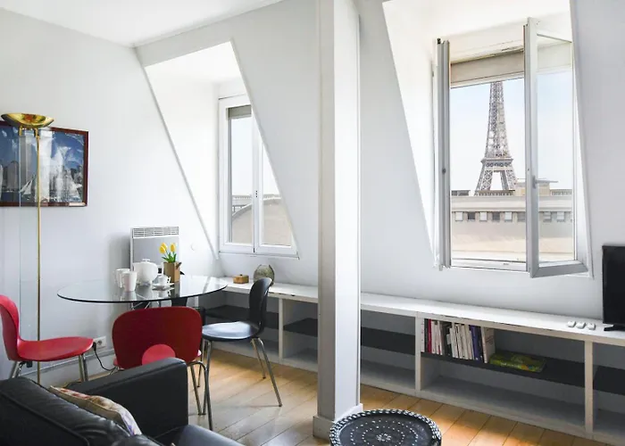 Апартаменты Guestready -cozy With Eiffel Tower View Париж